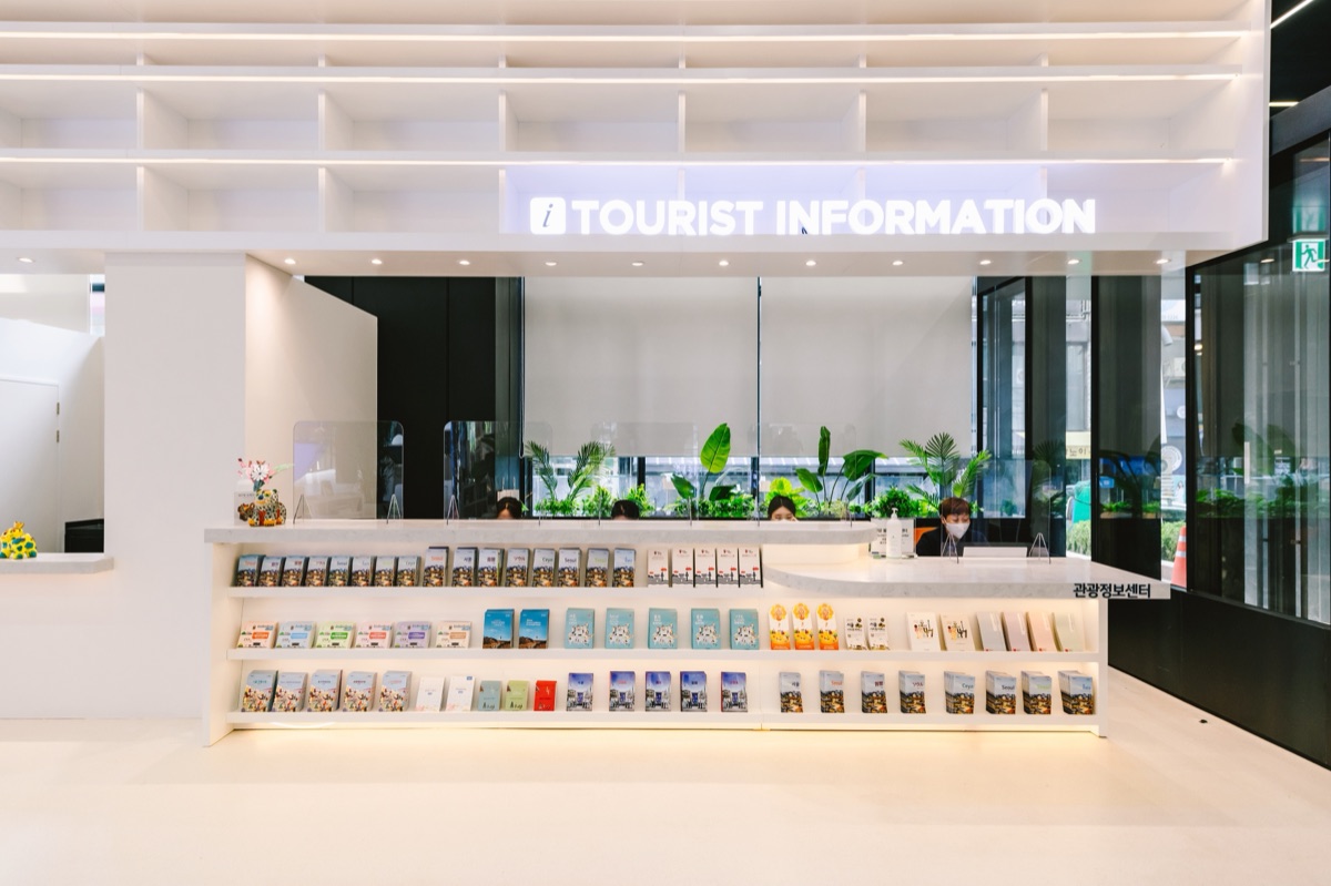 Tourist information counter and brochure racks on the first floor of Seoul Tourism Plaza.